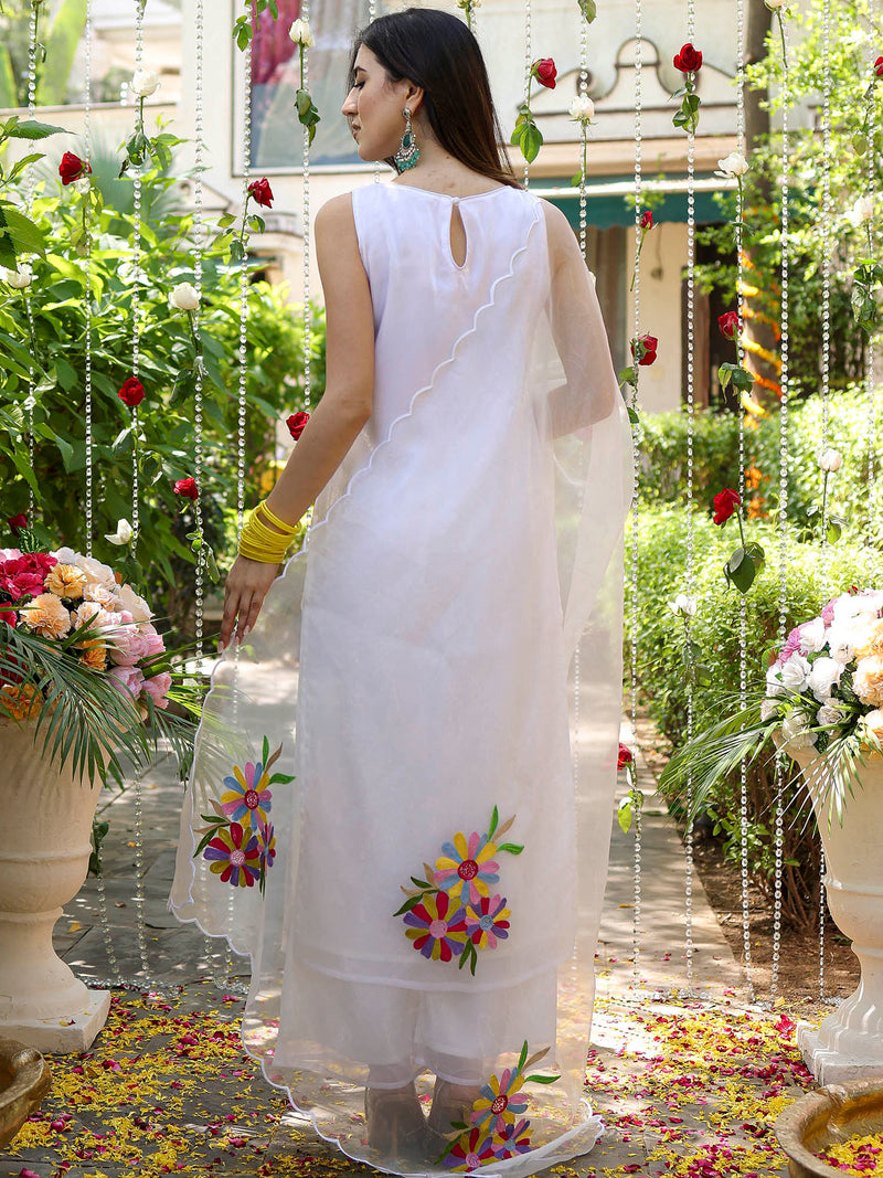 Women White Embroidered Kurta Set main image 0