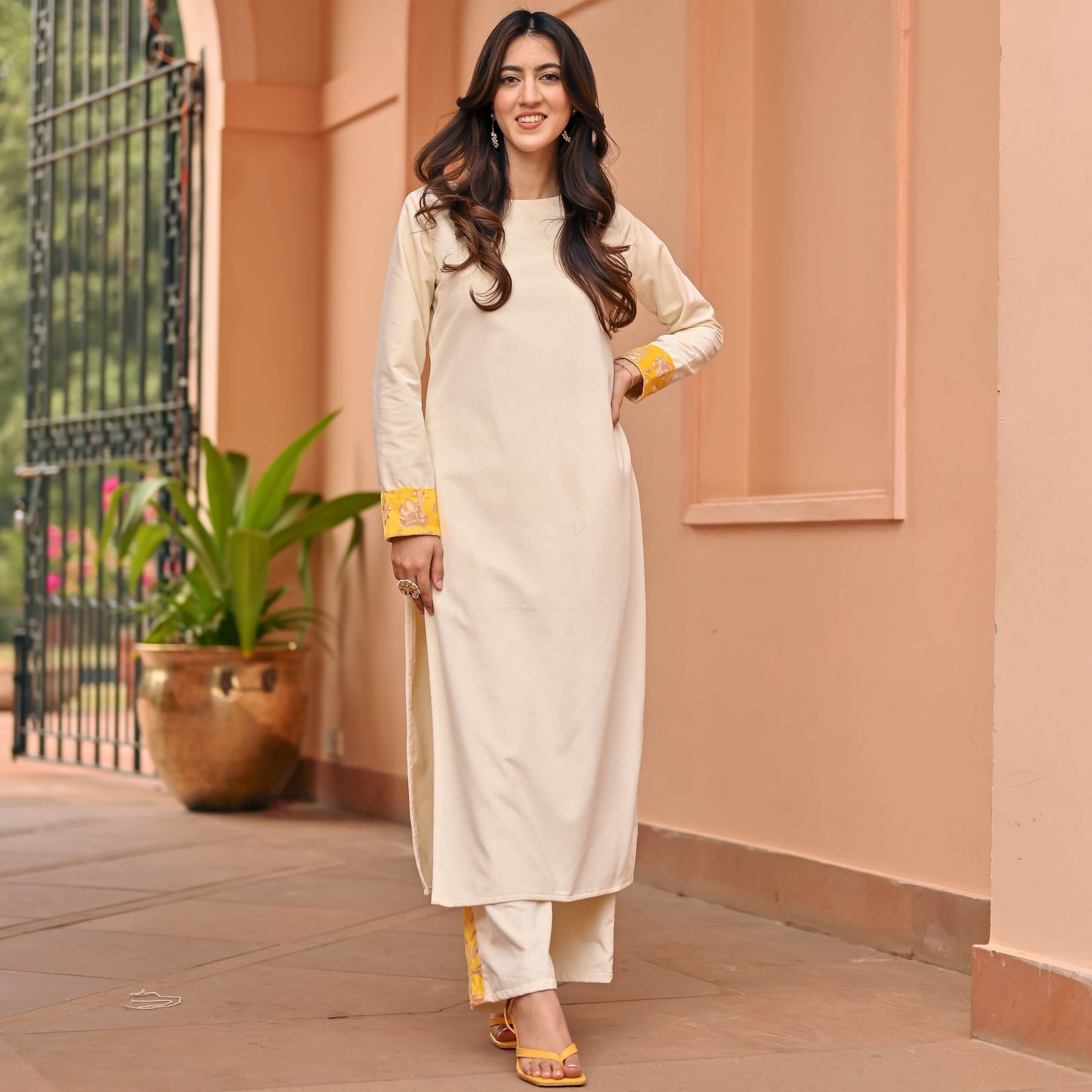 Buy GLOBAL LOCAL ISRAEL KURTI PANT WITH DUPATTA at Low Prices - Akhand  Wholesale