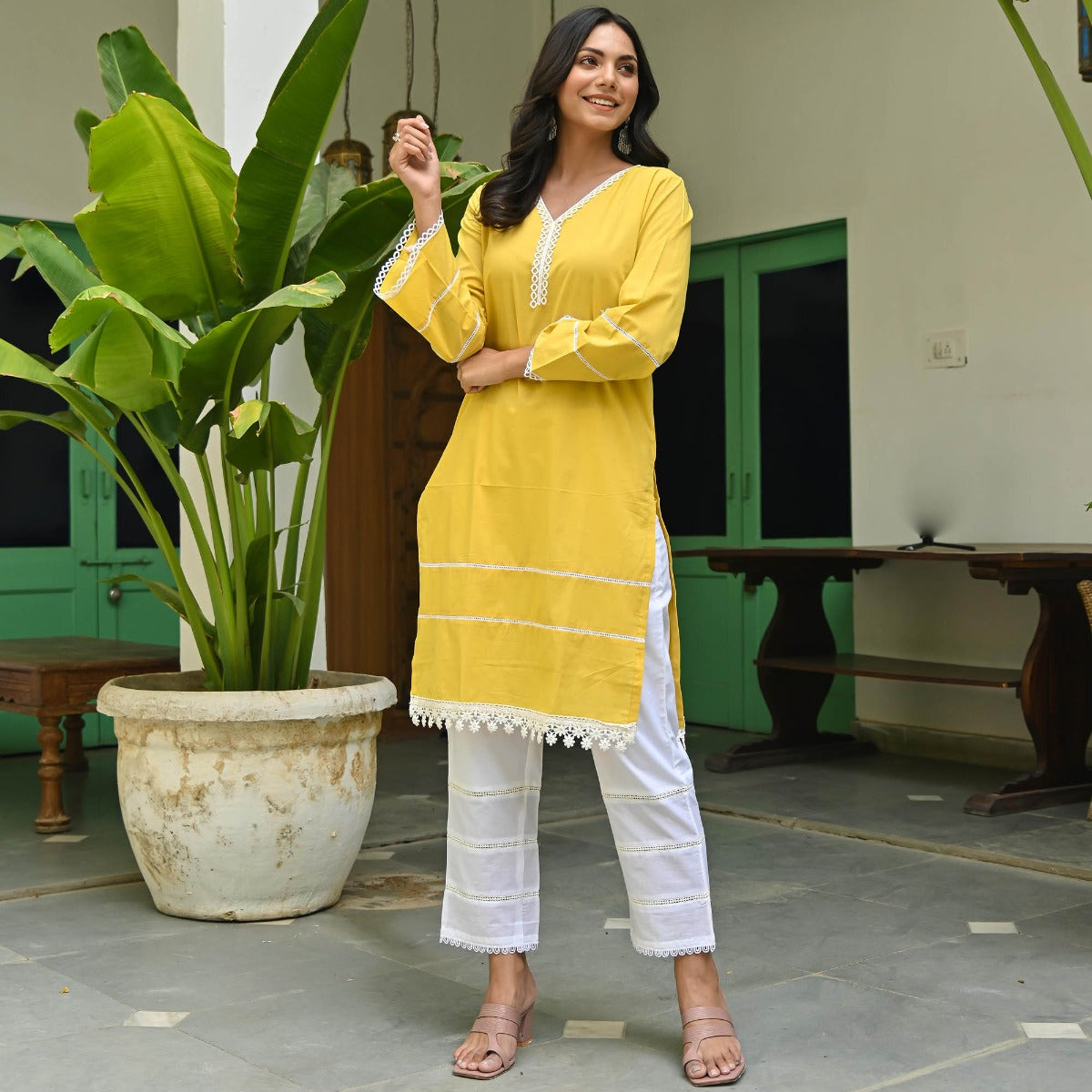 Buy Do Dhaage Self Embroidered Ivory Kurta with Yellow Dupatta & Pants (Set  of 3) online